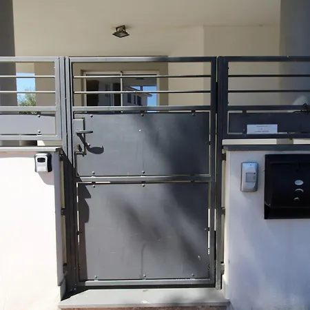Beach-apartmet-20-mt-from-the-beach * La Caletta