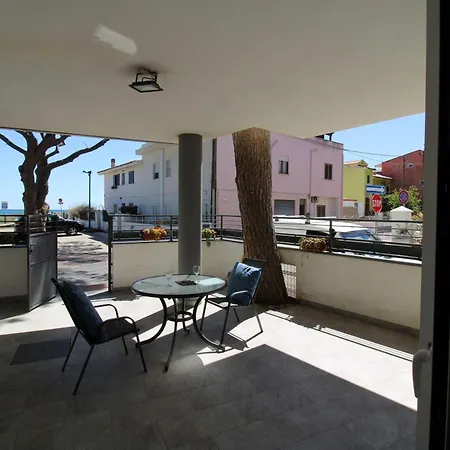 Beach-apartmet-20-mt-from-the-beach Lejlighed La Caletta